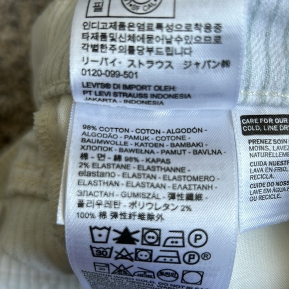 Levi Strauss Women’s Mid-Length White Shorts with light blue pinstripe size 28 - Picture 5 of 8